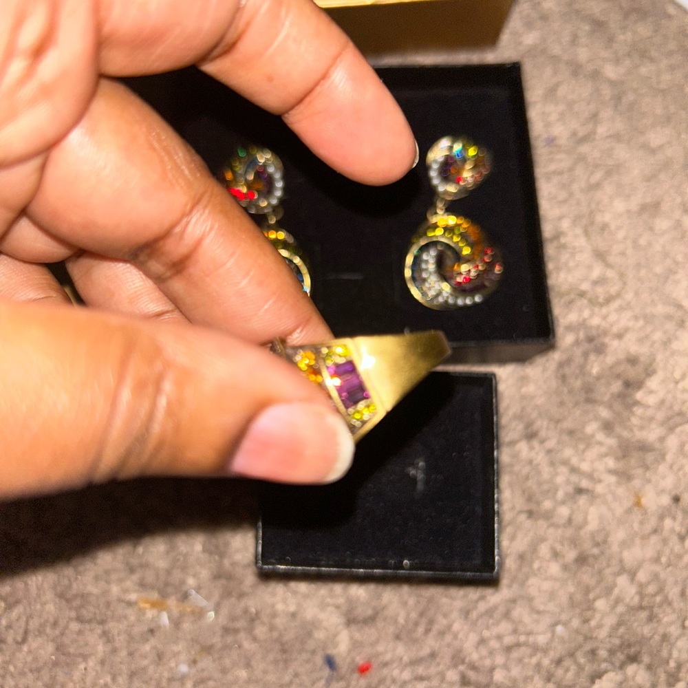 Heidi Daus sultry swirl ring size 9 and Pierced back earring set - Picture 3 of 5